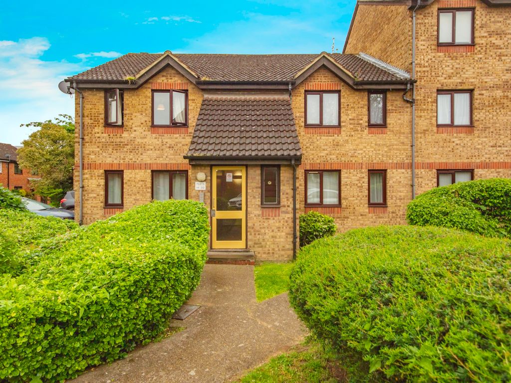 1 bed flat for sale in Parsonage Road, Grays RM20, £125,000 Zoopla