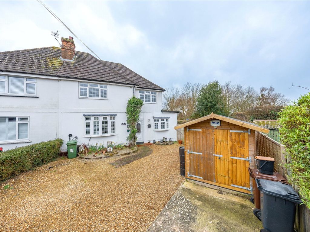 4 bed semidetached house for sale in Park Avenue, Linton, Maidstone