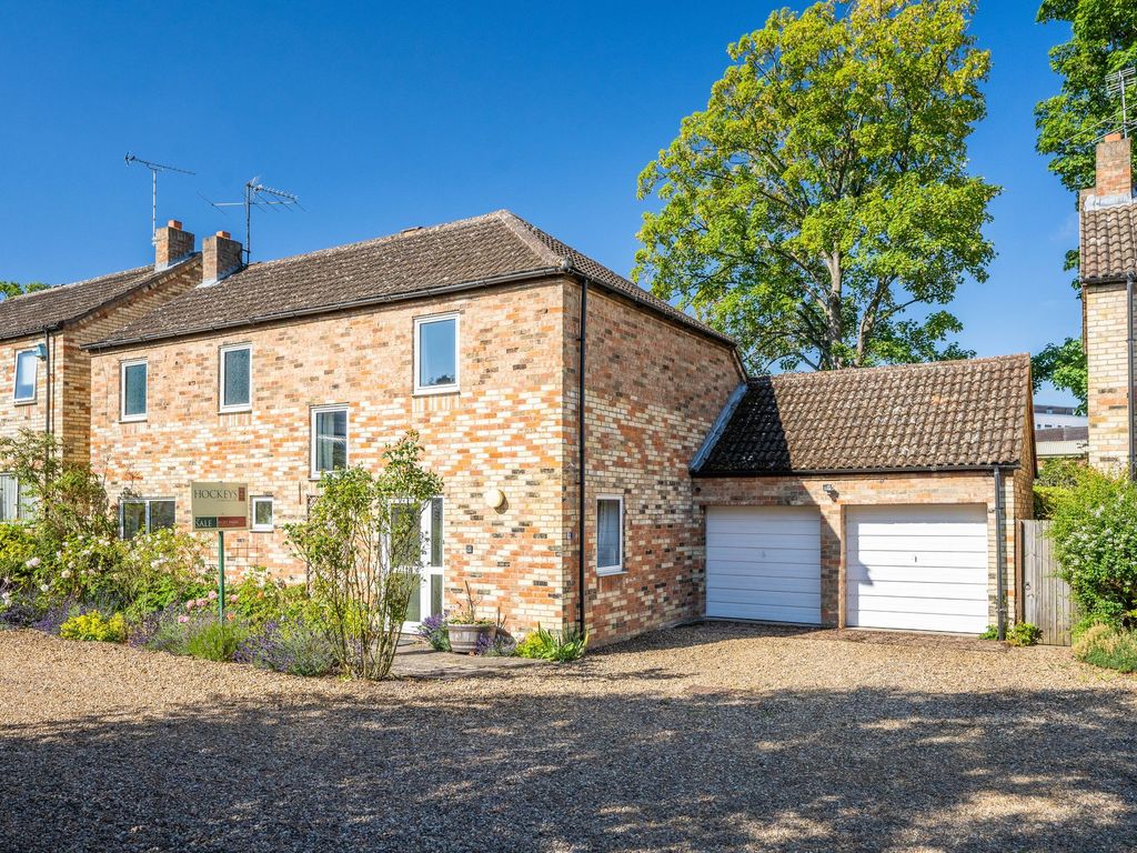 Corfe Close, Cambridge CB2  