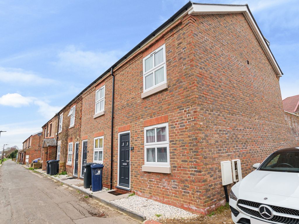 3 bed end terrace house for sale in Bulls Bridge Road, Southall UB2, £