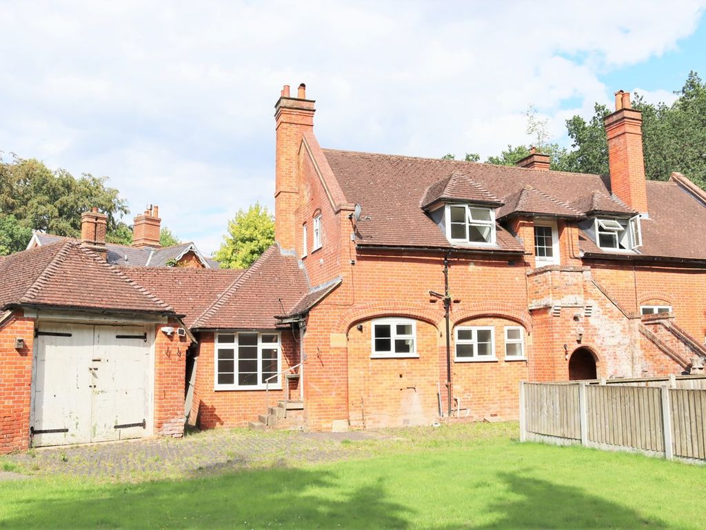 3 bed maisonette for sale in Woodlands Walk, Blackwater, Camberley GU17 ...