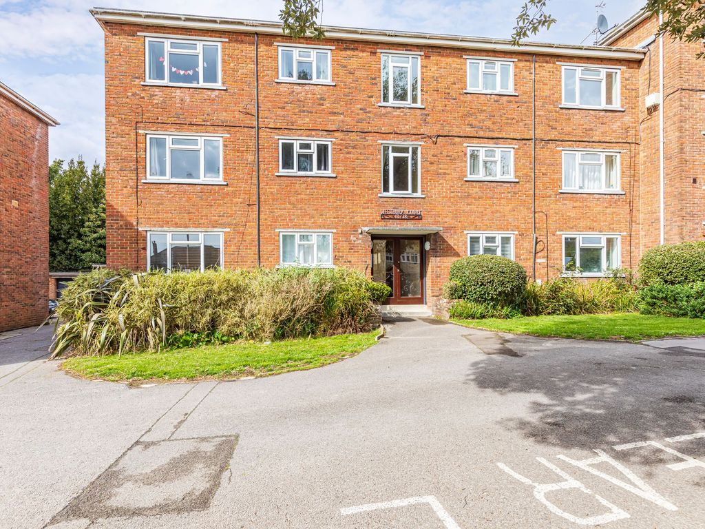 2 bed flat for sale in Bournemouth Road, Poole BH14, £230,000 Zoopla