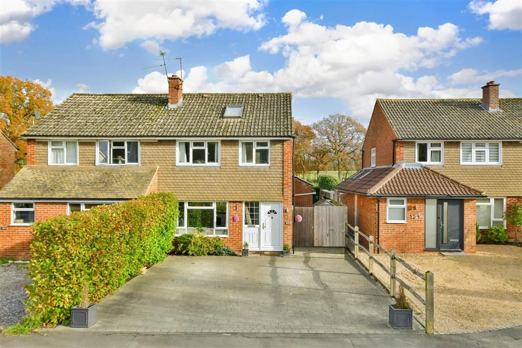 4 bed semidetached house for sale in Cranleigh Mead, Cranleigh, Surrey