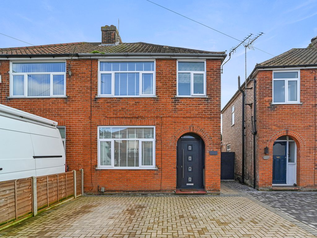 3 bed semidetached house for sale in Boyton Road, Ipswich, Suffolk IP3