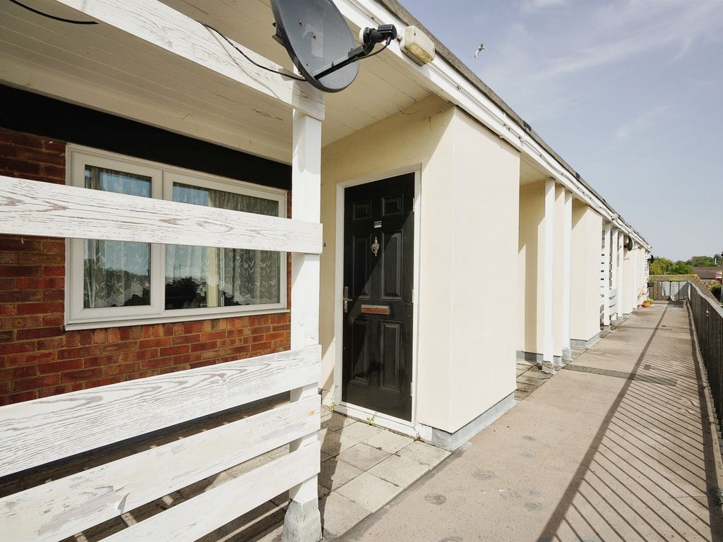 2 bed for sale in William Street, Calne SN11, £100,000 Zoopla