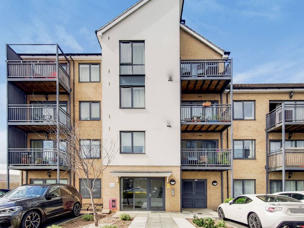 1 bed flat to rent in Watson Place, South Norwood, London SE25, £1,450