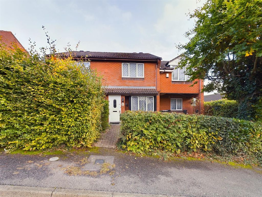 4 bed semidetached house for sale in St. Birinus Road, Calcot, Reading