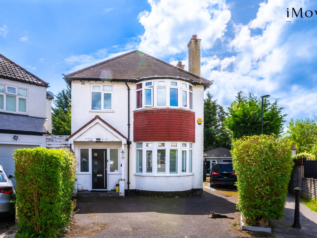 3 bed detached house for sale in Covington Gardens, London SW16, £
