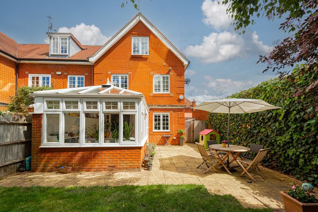 4 bed end terrace house for sale in The Cressinghams, Epsom KT18 Zoopla