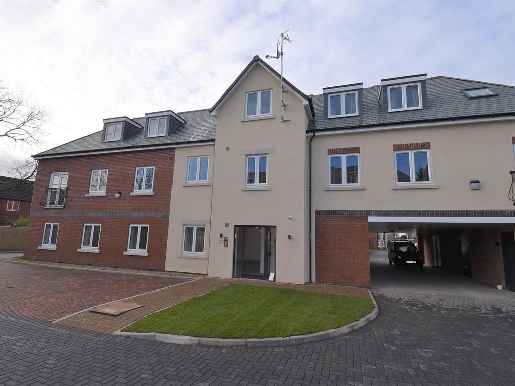 3 bed flat to rent in Danelaw Court, Hinckley LE10 Zoopla
