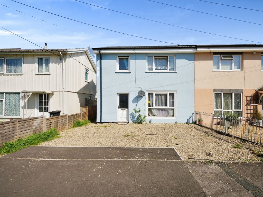 3 bed semidetached house for sale in Portal Road Pinehurst, Swindon