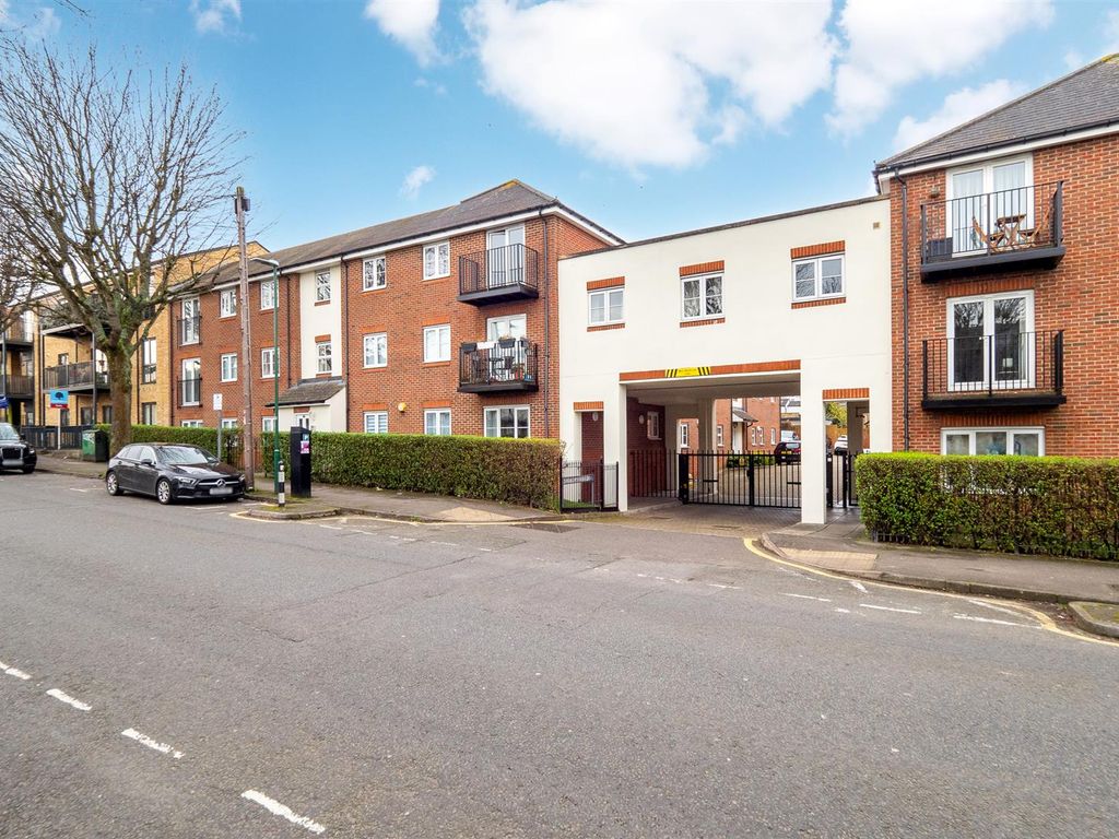 3 bed flat for sale in Lind Road, Sutton SM1, £500,000 Zoopla