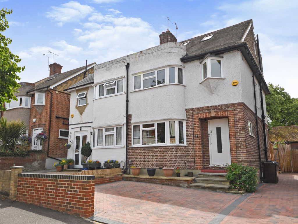 5 bed semidetached house for sale in Hawkwood Crescent, Chingford E4