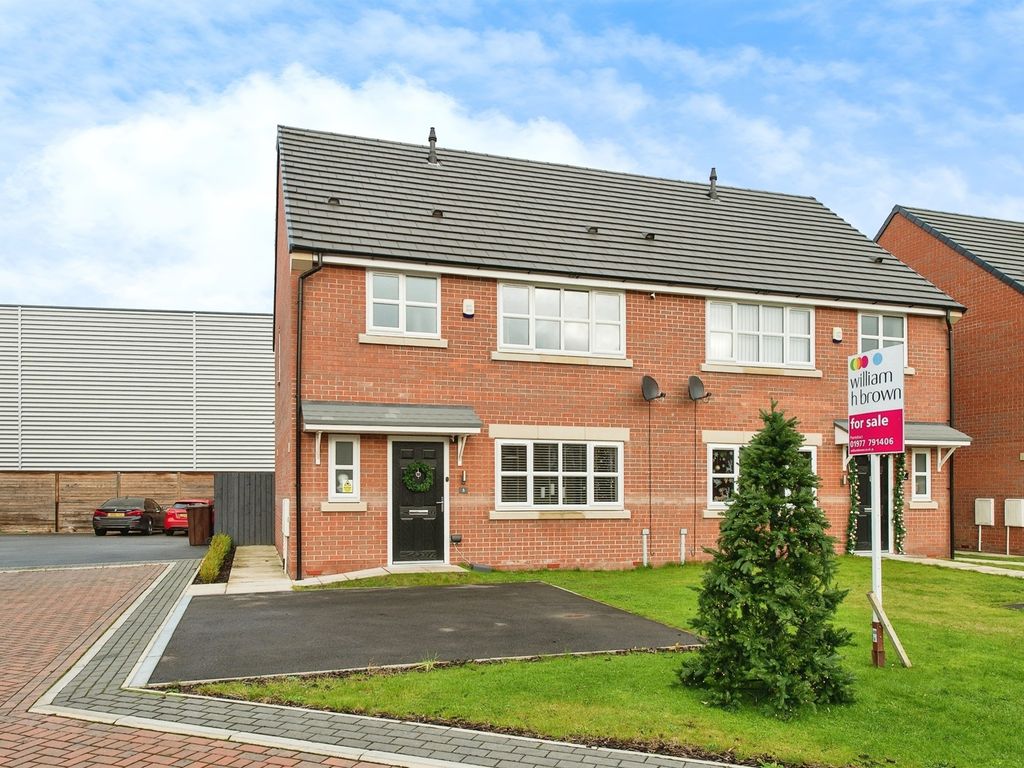 3 bed semidetached house for sale in Priory Place, Featherstone