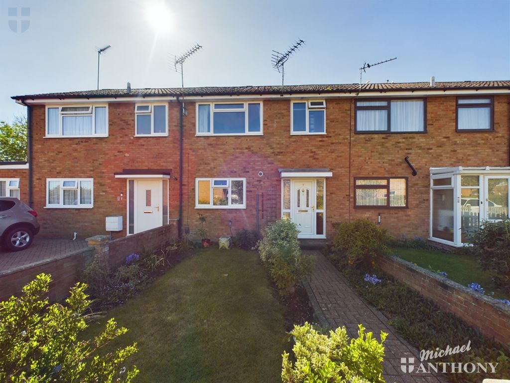 3 bed terraced house for sale in Orwell Close, Aylesbury
