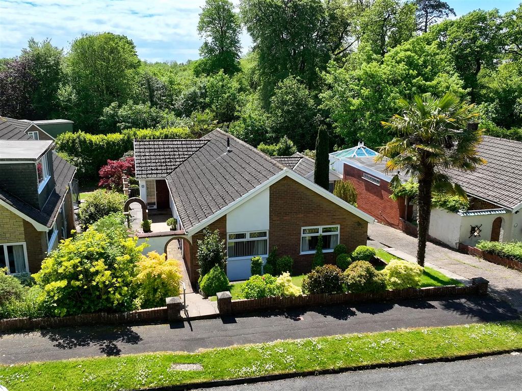 4 bed detached bungalow for sale in The Beeches Close, Sketty, Swansea
