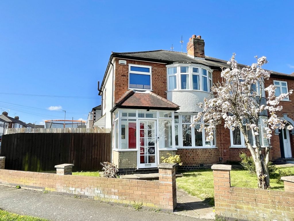 3 bed semidetached house for sale in Kingsway, Leicester