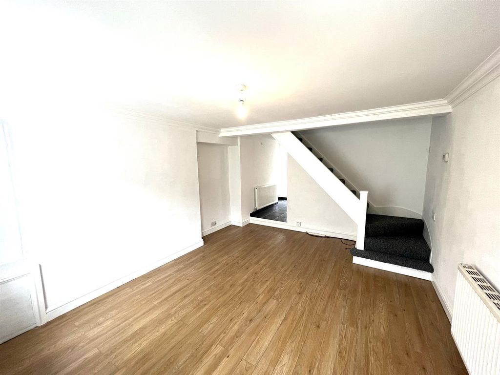 2 bed property to rent in Castle Street, Abertillery NP13 Zoopla