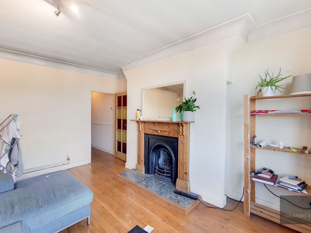 2 bed flat to rent in Kings Avenue, Clapham, London SW4 Zoopla