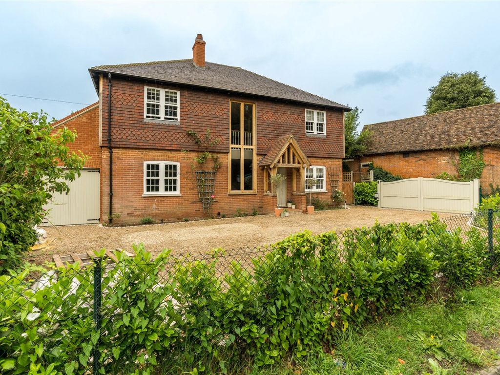 4 bed detached house for sale in Canterbury Road, Kennington, Ashford