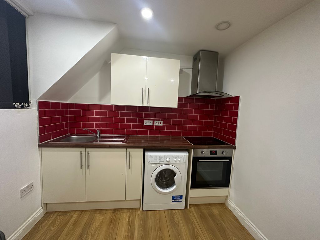 1 bed flat to rent in Westcotes Drive, Off Narborough Road, Leicester LE3, £795 pcm Zoopla