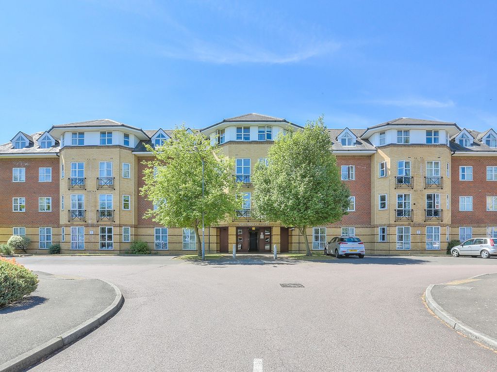 2 bed flat to rent in Cheltenham Court, Dexter Close, St Albans, Herts