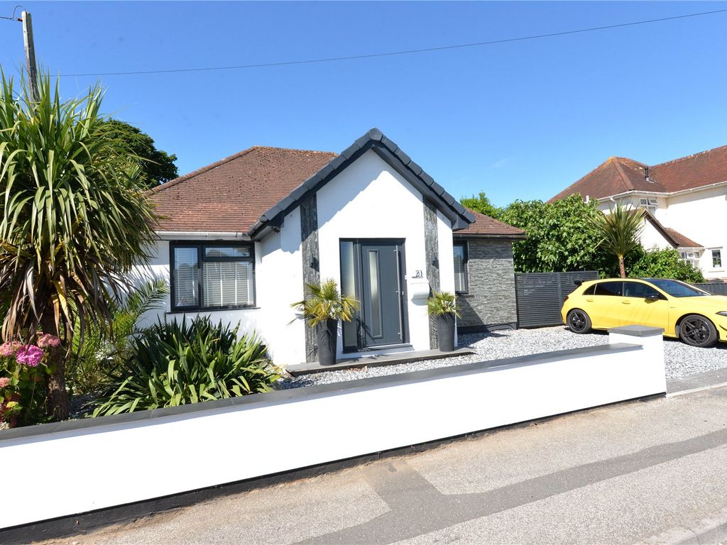 2 bed bungalow for sale in Ashley Common Road, New Milton, Hampshire