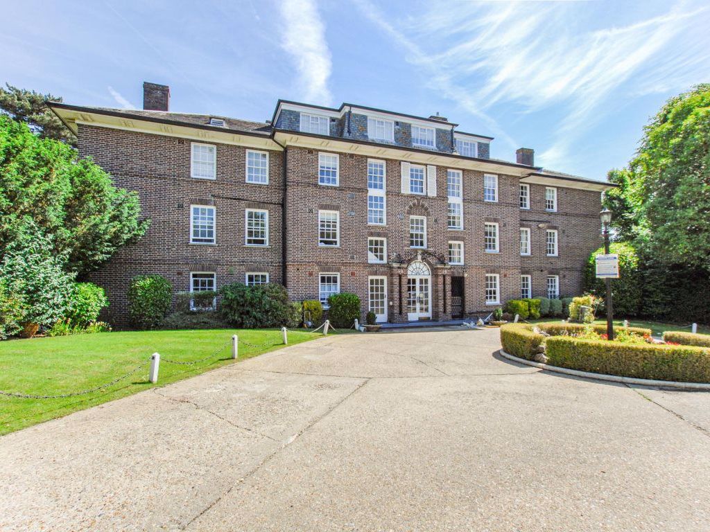 1 bed flat to rent in Park Lawn, Farnham Royal, Slough SL2 Zoopla