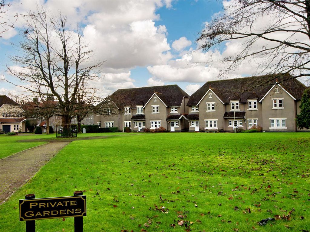 3 bed semidetached house for sale in Preswylfa Court, Merthyr Mawr