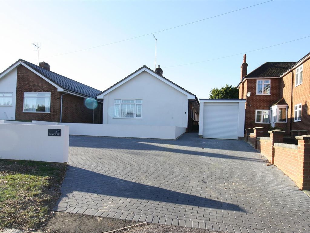 5 bed detached bungalow for sale in Stoke Road, Bletchley, Milton