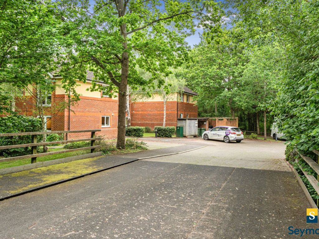 2 bed flat for sale in Guildford, Surrey GU2, £275,000 Zoopla