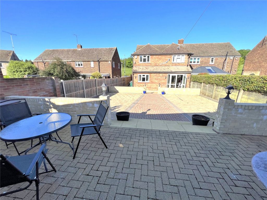 4 bed semidetached house to rent in Franklin Road, Gravesend, Kent