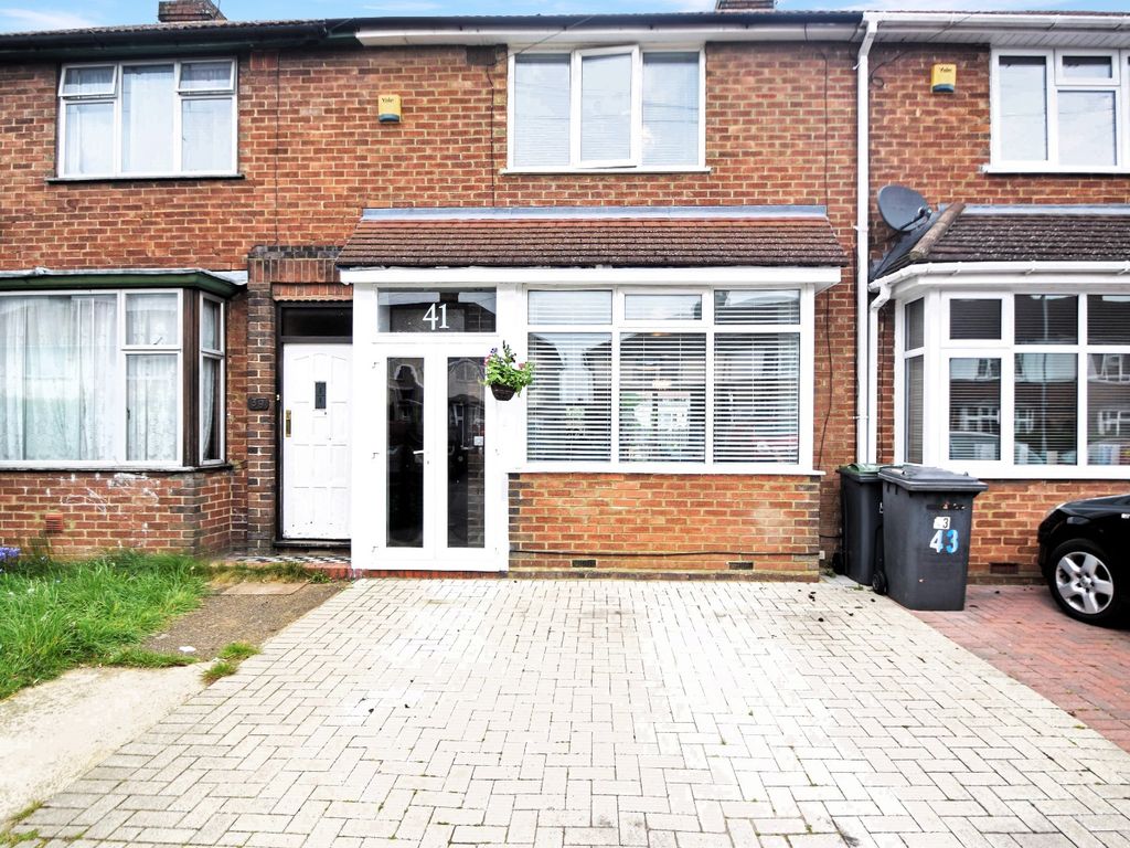 2 bed terraced house for sale in Applecroft Road, Luton, Bedfordshire