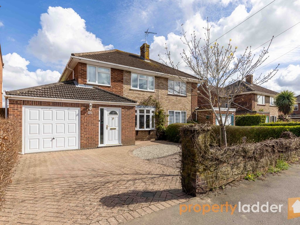 3 bed semidetached house for sale in CozensHardy Road, Sprowston