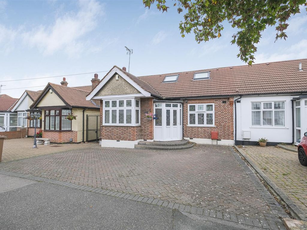 3 bed semidetached bungalow for sale in College Gardens, London E4, £
