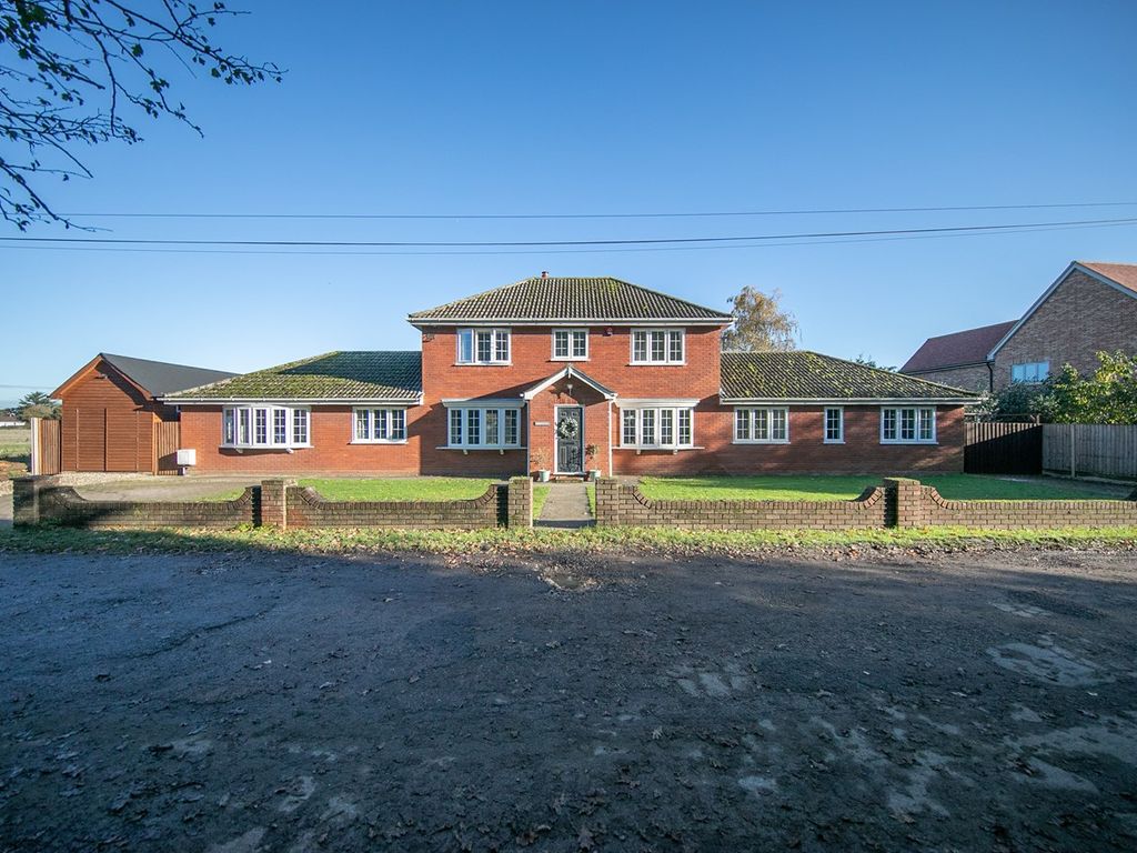 4 bed detached house for sale in Wenlock Road, Weeley, ClactonOnSea