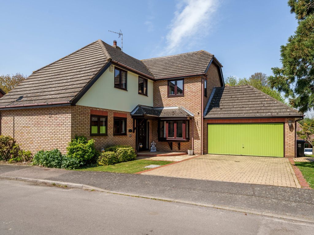 4 bed detached house for sale in Heron Close, Sawbridgeworth