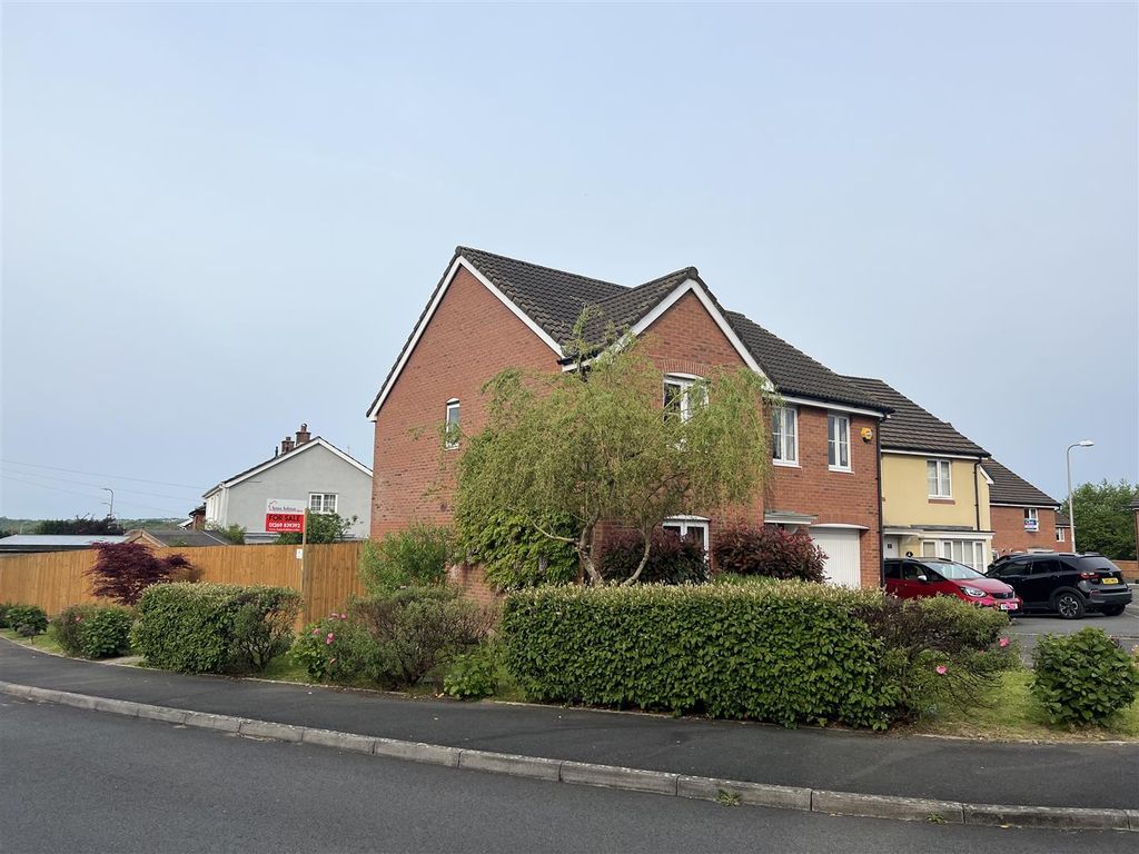 4 bed detached house for sale in Dol Y Dderwen, Ammanford SA18 Zoopla