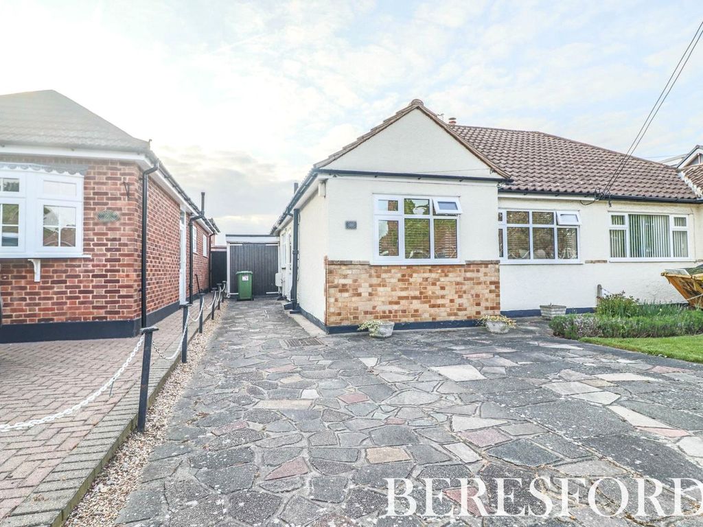 2 bed bungalow for sale in Cranham Gardens, Upminster RM14 Zoopla
