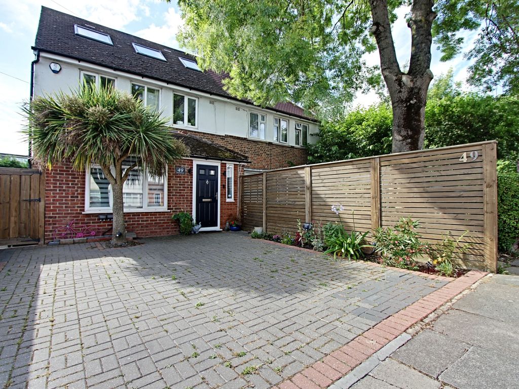 4 bed semidetached house for sale in Gardens, Mill Hill NW7