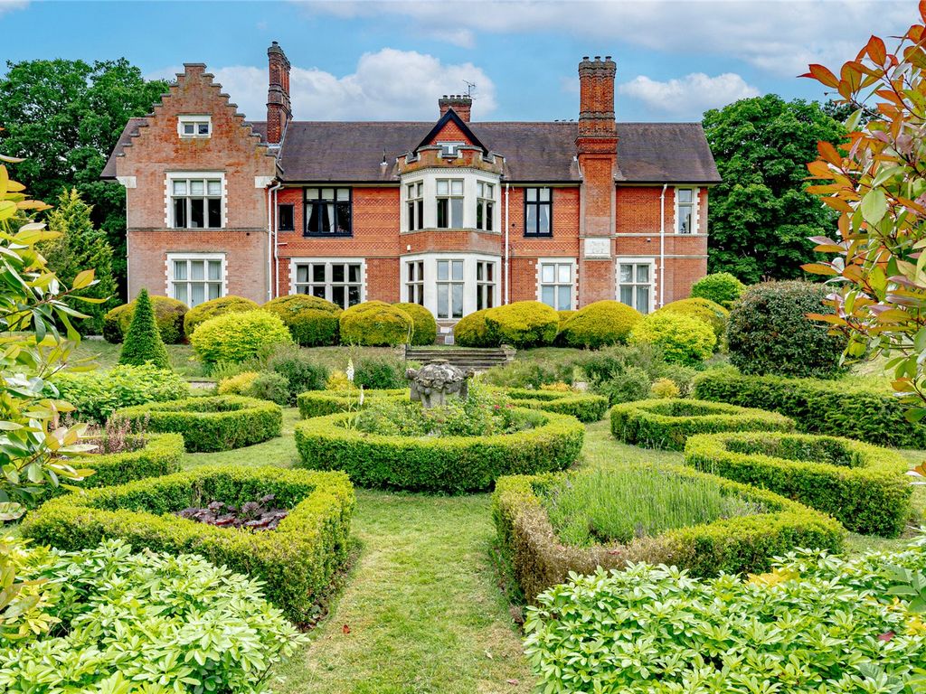 3 bed flat for sale in Chorleywood House Drive, Chorleywood