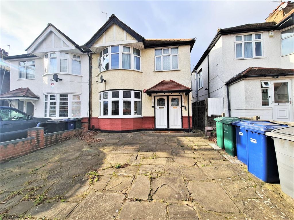 2 bed for sale in Fairfield Crescent, Edgware HA8 Zoopla
