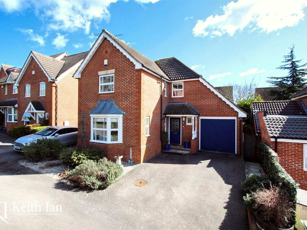 4 bed detached house for sale in Little Grove Avenue, Cheshunt, Waltham Cross EN7, £700,000 Zoopla