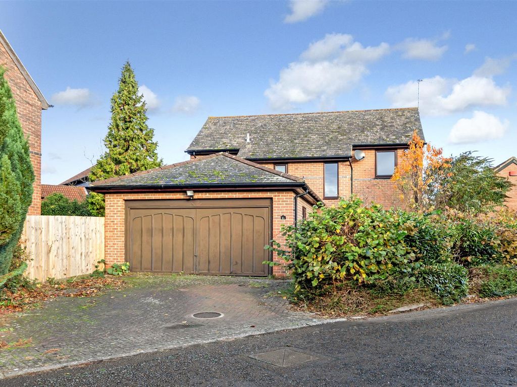 4 bed detached house for sale in Pearse Grove, Walton Park, Milton