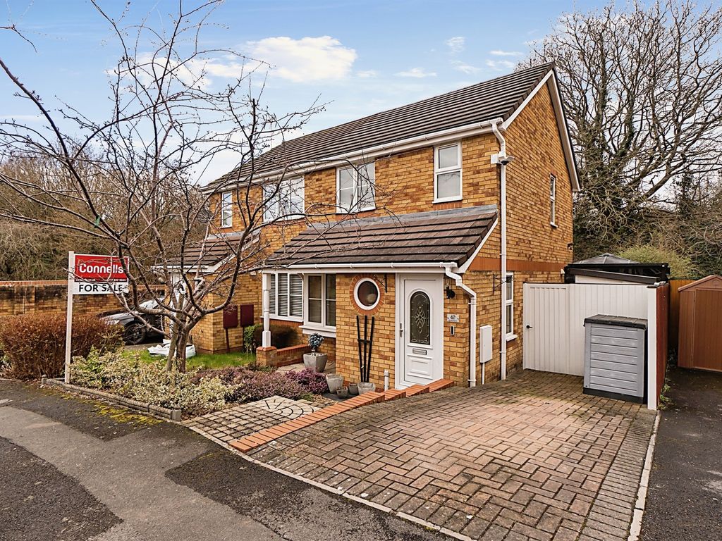 3 bed semidetached house for sale in Crescent, Warmley