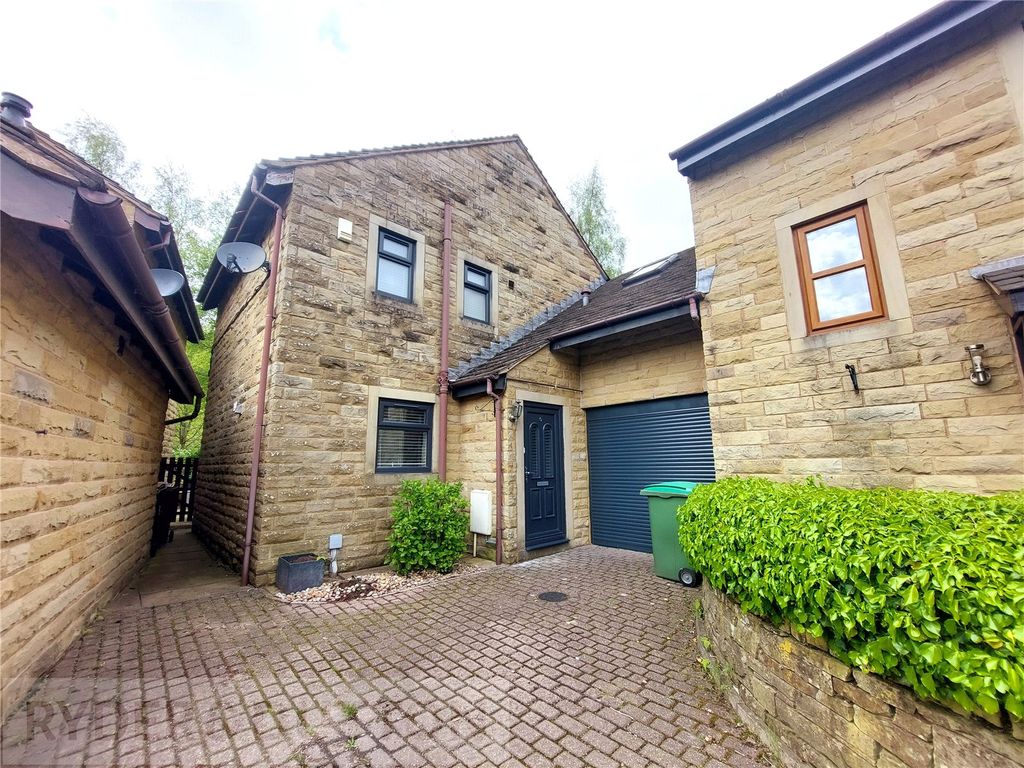 3 bed town house to rent in Telford Mews, Uppermill, Oldham, Greater Manchester OL3 Zoopla