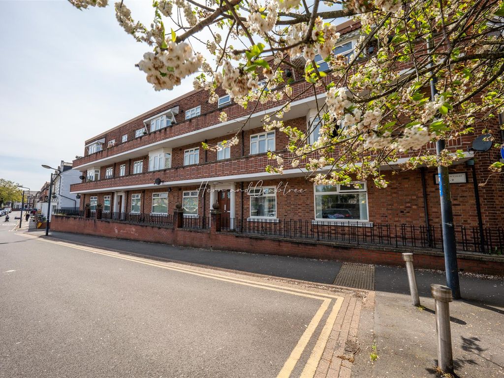 2 bed flat for sale in Coldstream Terrace, Cardiff CF11, £230,000 Zoopla