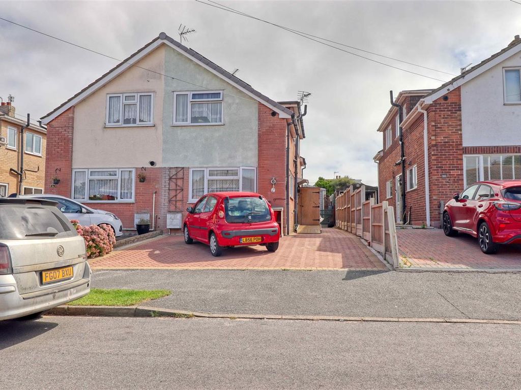 2 bed property for sale in Slade Road, HollandOnSea, ClactonOnSea