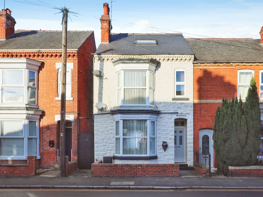 4 bed semidetached house for sale in Central Avenue, Worksop S80, £