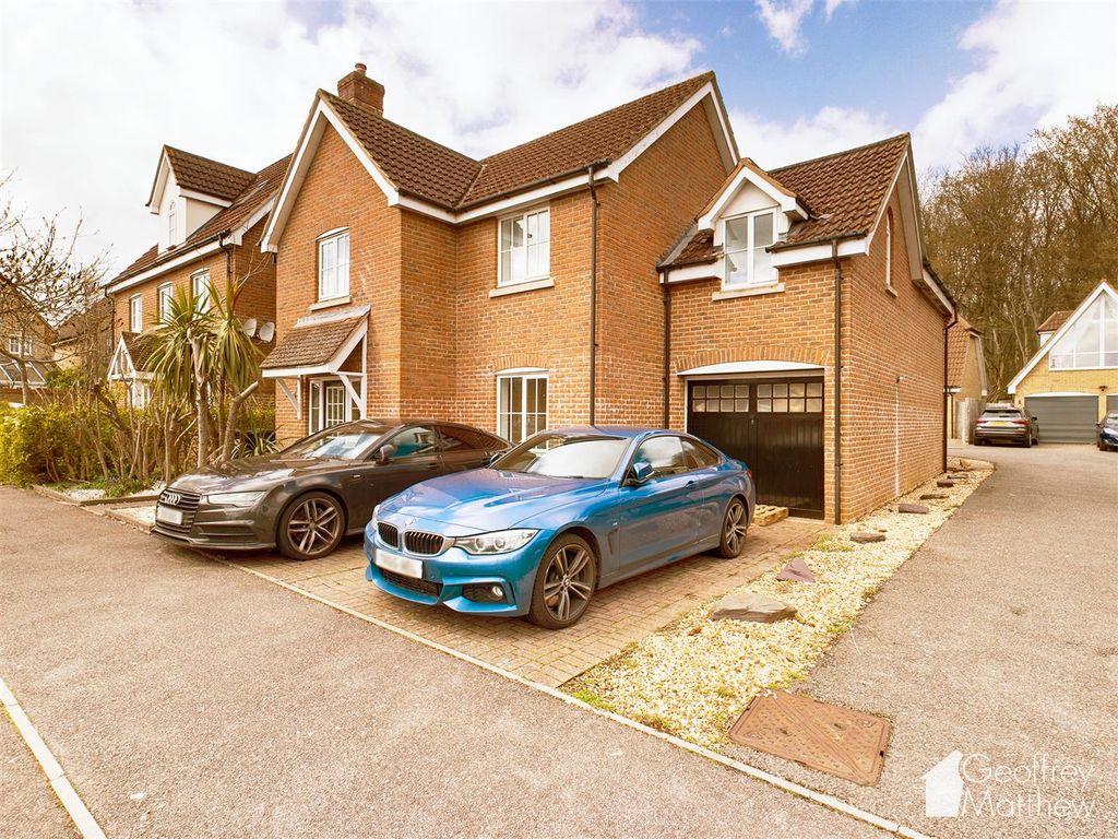 3 bed detached house for sale in Cleveland Way, Stevenage SG1 Zoopla